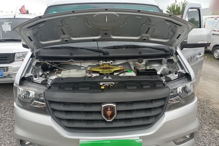 Used Jinbei Gold Card S3 2022 1.6L Flatbed Truck Double-Cab Standard Version 2.55 Meters SWD16MS Engine Bay