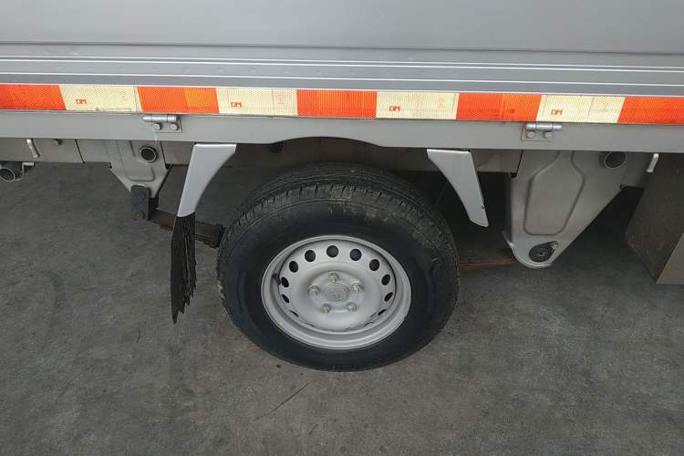 Used Jinbei Gold Card S3 2022 1.6L Flatbed Truck Standard Version 3.2 Meters SWD16MS Exterior 8