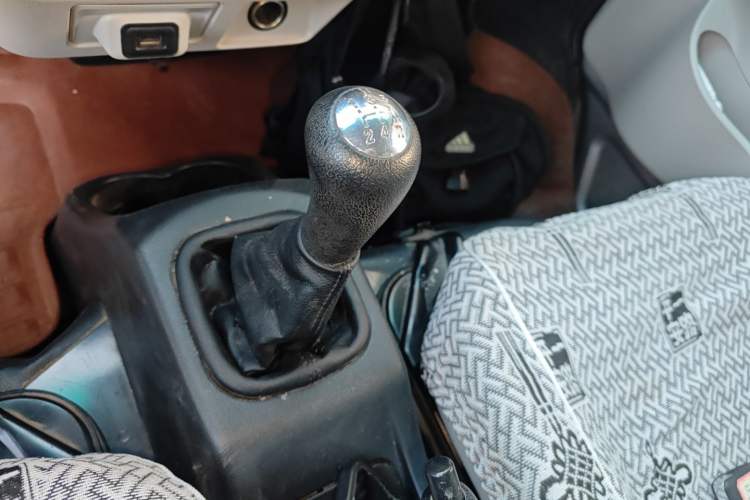 Used Jinbei Gold Card S3 2022 1.6L Crew Cab Double-Row Comfort Model 2.55m SWD16MS Gear Lever