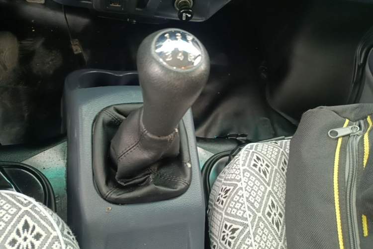 Used Jinbei Gold Card S3 2022 1.6L Flatbed Truck Double-Cab Standard Version 2.55 Meters SWD16MS Gear Lever