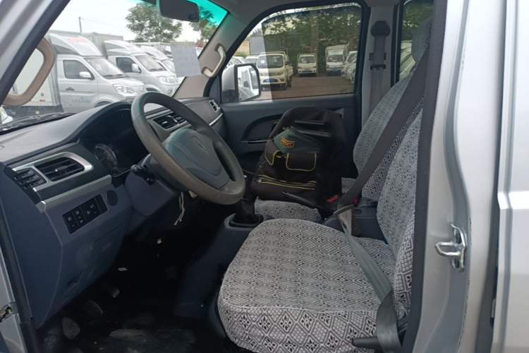 Used Jinbei Gold Card S3 2022 1.6L Flatbed Truck Double-Cab Standard Version 2.55 Meters SWD16MS Left Front Seat