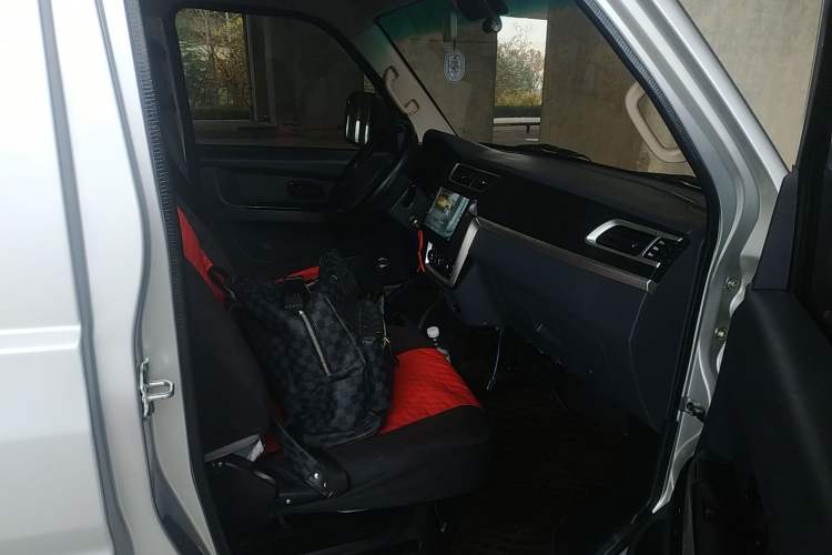 Used Jinbei Gold Card S3 2022 1.6L Flatbed Truck Standard Version 3.2 Meters SWD16MS Right Front Seat