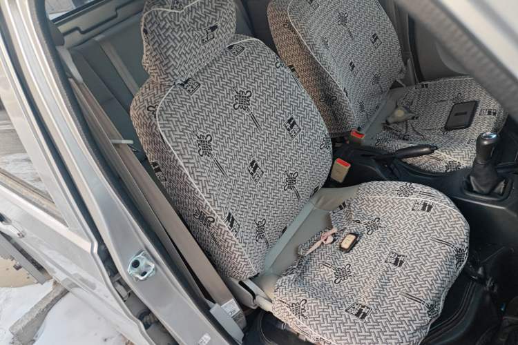 Used Jinbei Gold Card S3 2022 1.6L Crew Cab Double-Row Comfort Model 2.55m SWD16MS Right Front Seat