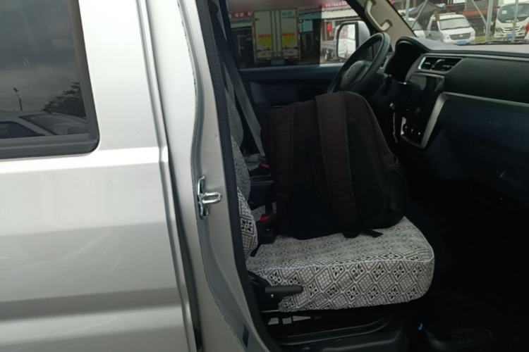 Used Jinbei Gold Card S3 2022 1.6L Flatbed Truck Double-Cab Standard Version 2.55 Meters SWD16MS Right Front Seat