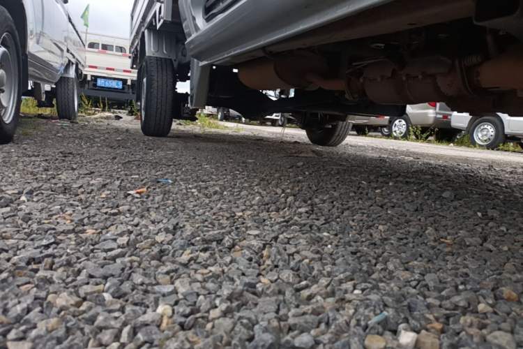 Used Jinbei Gold Card S3 2022 1.6L Flatbed Truck Double-Cab Standard Version 2.55 Meters SWD16MS Right Side Sill