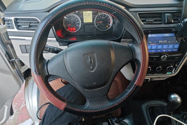 Used Jinbei Gold Card S3 2022 1.6L Crew Cab Double-Row Comfort Model 2.55m SWD16MS Steering Wheel