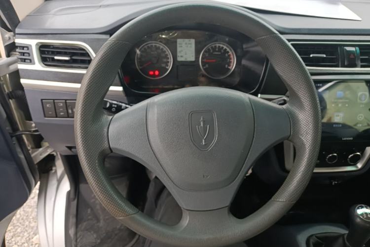 Used Jinbei Gold Card S3 2022 1.6L Flatbed Truck Double-Cab Standard Version 2.55 Meters SWD16MS Steering Wheel