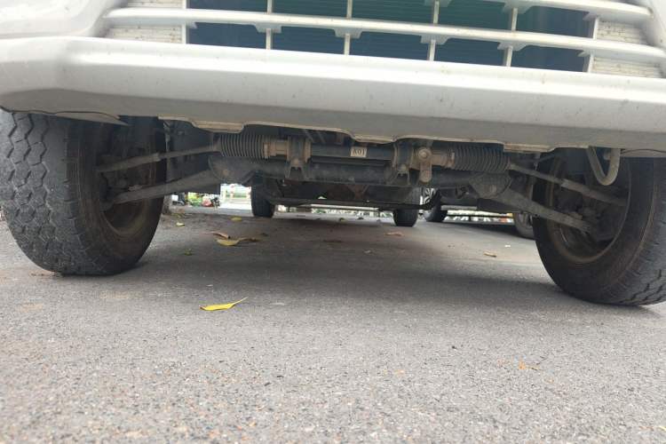 Used Jinbei Gold Card S3 2024 1.6L Basic Cargo Truck Single Cab 3.2-Meter Length Rear Single Wheel China VI Emission Standard SWD16MS Chassis Front
