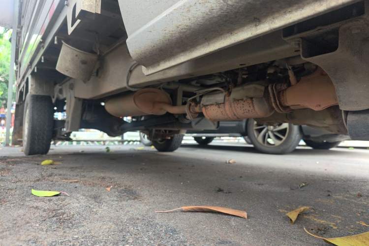 Used Jinbei Gold Card S3 2024 1.6L Basic Cargo Truck Single Cab 3.2-Meter Length Rear Single Wheel China VI Emission Standard SWD16MS Chassis Front Right