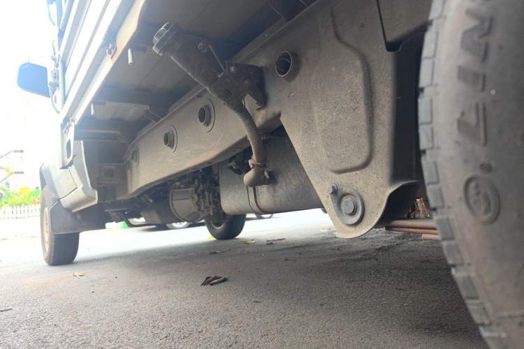 Used Jinbei Gold Card S3 2024 1.6L Basic Cargo Truck Single Cab 3.2-Meter Length Rear Single Wheel China VI Emission Standard SWD16MS Chassis Rear Left