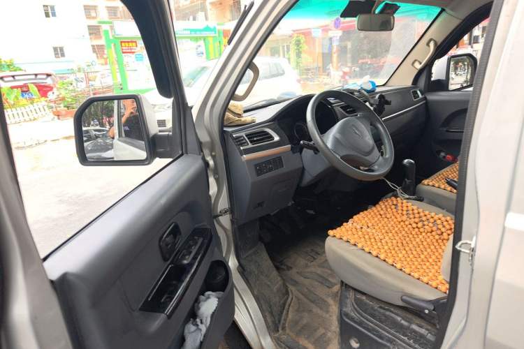 Used Jinbei Gold Card S3 2024 1.6L Basic Cargo Truck Single Cab 3.2-Meter Length Rear Single Wheel China VI Emission Standard SWD16MS Driver Seat