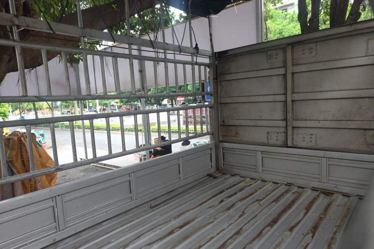 Used Jinbei Gold Card S3 2024 1.6L Basic Cargo Truck Single Cab 3.2-Meter Length Rear Single Wheel China VI Emission Standard SWD16MS Left Rear Seat