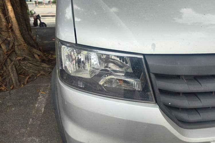 Used Jinbei Gold Card S3 2024 1.6L Basic Cargo Truck Single Cab 3.2-Meter Length Rear Single Wheel China VI Emission Standard SWD16MS Right Front Headlight