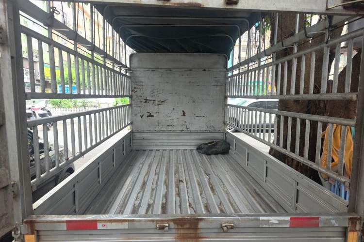 Used Jinbei Gold Card S3 2024 1.6L Basic Cargo Truck Single Cab 3.2-Meter Length Rear Single Wheel China VI Emission Standard SWD16MS Trunk