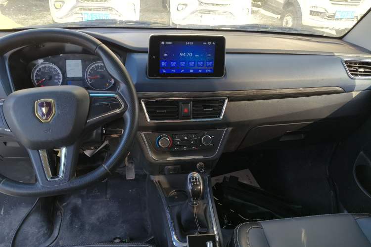 Used Jinbei Gold Card S6 2023 1.6L Manual Double-Cab Standard Version with 3.0-Meter Cargo Bed SWD16MS Audio And AC Panel