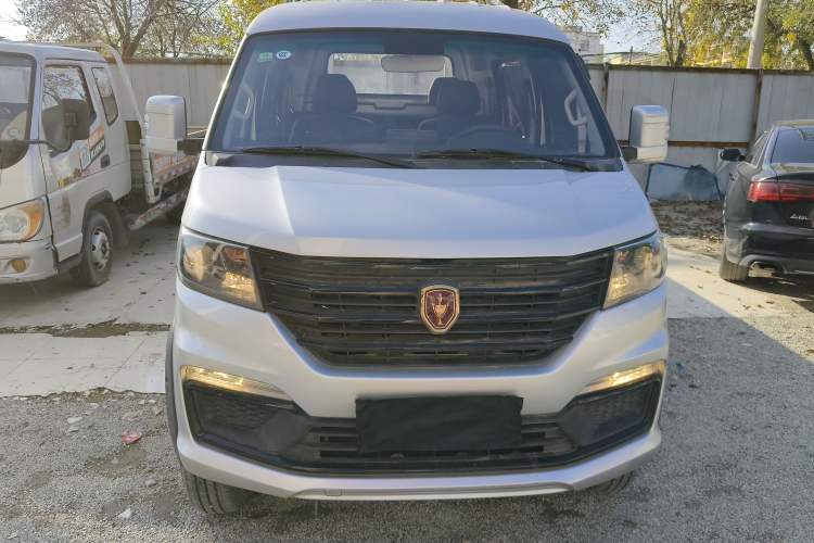Used Jinbei Gold Card S6 2023 1.6L Manual Double-Cab Standard Version with 3.0-Meter Cargo Bed SWD16MS Front