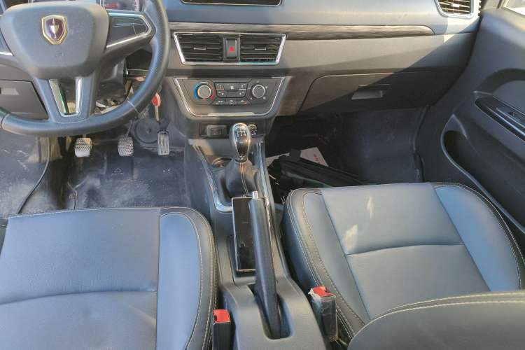 Used Jinbei Gold Card S6 2023 1.6L Manual Double-Cab Standard Version with 3.0-Meter Cargo Bed SWD16MS Gear Lever
