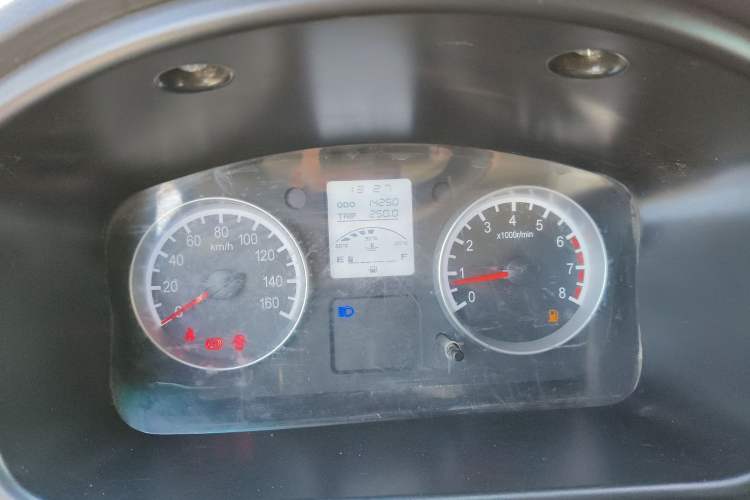 Used Jinbei Gold Card S6 2023 1.6L Manual Double-Cab Standard Version with 3.0-Meter Cargo Bed SWD16MS Instrument Cluster