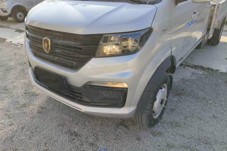 Used Jinbei Gold Card S6 2023 1.6L Manual Double-Cab Standard Version with 3.0-Meter Cargo Bed SWD16MS Left Front Headlight