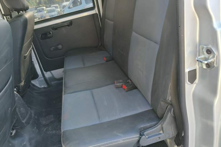 Used Jinbei Gold Card S6 2023 1.6L Manual Double-Cab Standard Version with 3.0-Meter Cargo Bed SWD16MS Left Rear Seat