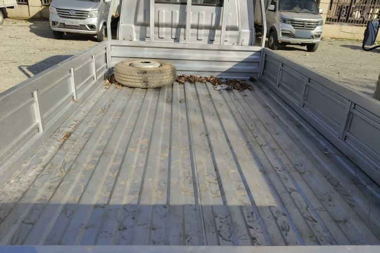 Used Jinbei Gold Card S6 2023 1.6L Manual Double-Cab Standard Version with 3.0-Meter Cargo Bed SWD16MS Trunk