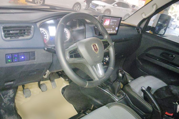 Used Jinbei Gold Card S6 2024 1.6L Standard Cargo Truck Single Cab 3.7-Meter Rear Dual Wheels SWD16MS Stake Bed Center Console