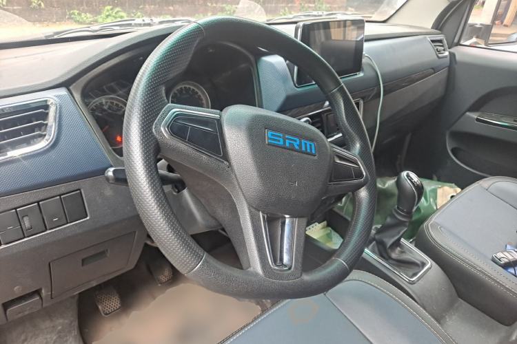 Used Jinbei Gold Card S6 2024 2.0L CNG Standard Cargo Truck Single Cab 3.85m Rear Dual Wheels Model SWEC20M Steering Wheel