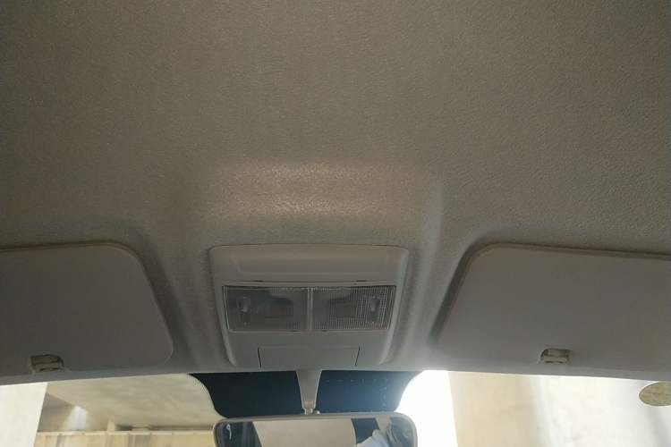 Used Jinbei Gold Hiace 2021 1.5L Passenger Vehicle Engineering Lion 6 Seats Headliner