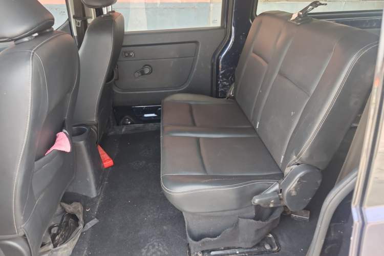 Used Jinbei Gold Hiace 2021 2.0L Passenger Vehicle Engineering Lion 6 Seats Interior 1