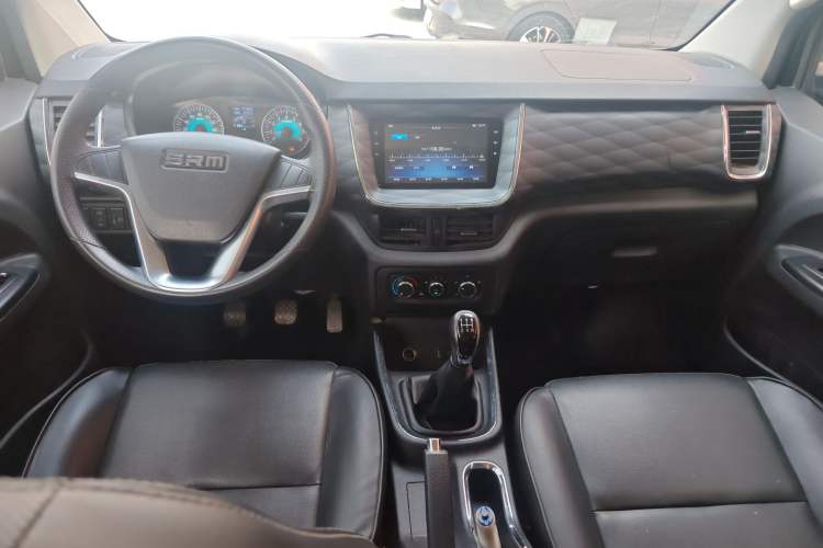Used Jinbei Gold Hiace 2021 2.0L Passenger Vehicle Engineering Lion 6 Seats Interior 3