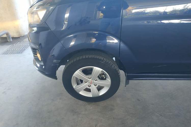 Used Jinbei Gold Hiace 2021 1.5L Passenger Vehicle Engineering Lion 6 Seats Left Front Wheel Hub