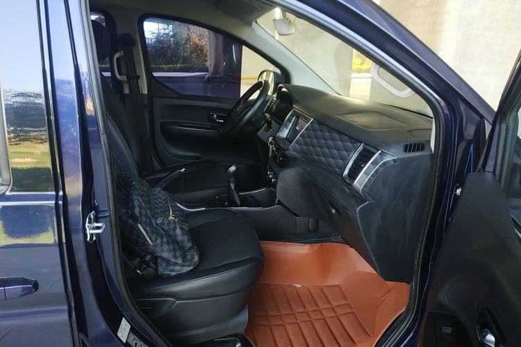 Used Jinbei Gold Hiace 2021 1.5L Passenger Vehicle Engineering Lion 6 Seats Right Front Seat