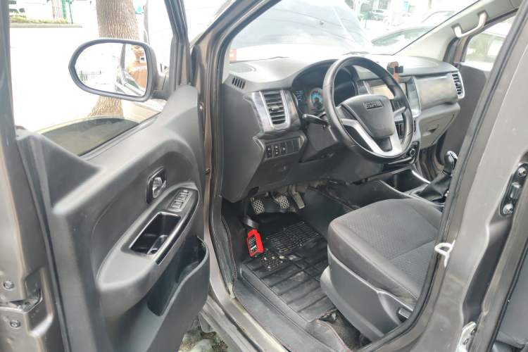 Used Jinbei Gold Hiace 2021 2.0L Passenger Van Engineering Lion Central Air Conditioning Version 9 Seats Interior 3