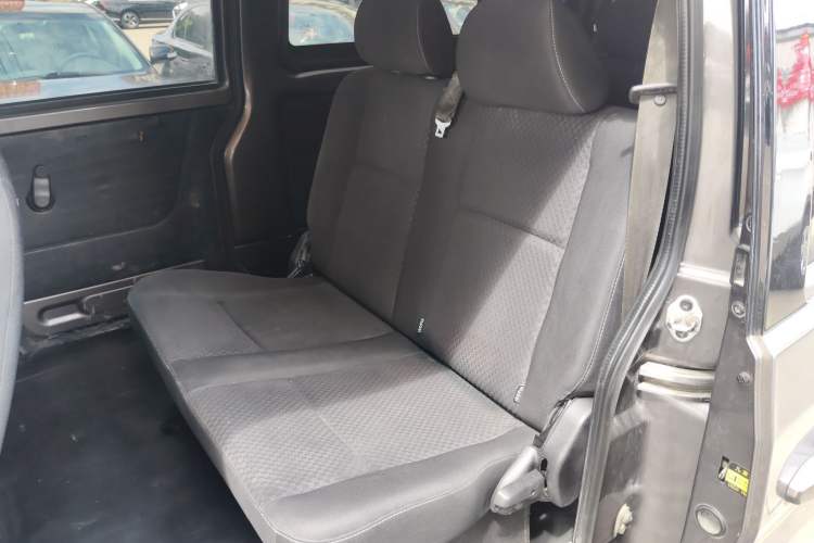 Used Jinbei Gold Hiace 2021 2.0L Passenger Van Engineering Lion Central Air Conditioning Version 9 Seats Interior 4
