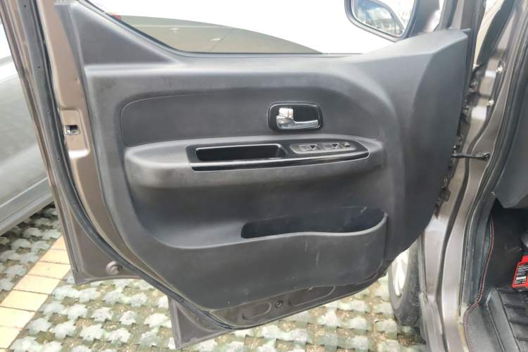 Used Jinbei Gold Hiace 2021 2.0L Passenger Van Engineering Lion Central Air Conditioning Version 9 Seats Interior 7