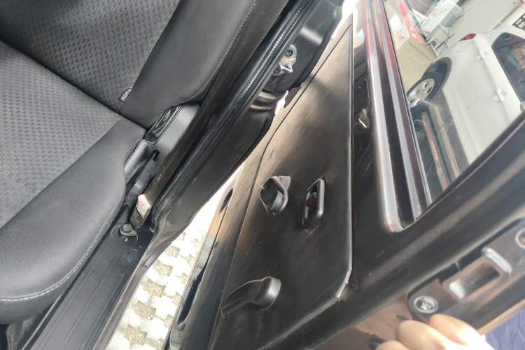 Used Jinbei Gold Hiace 2021 2.0L Passenger Van Engineering Lion Central Air Conditioning Version 9 Seats Interior 8