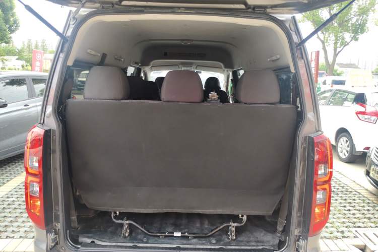 Used Jinbei Gold Hiace 2021 2.0L Passenger Van Engineering Lion Central Air Conditioning Version 9 Seats Trunk