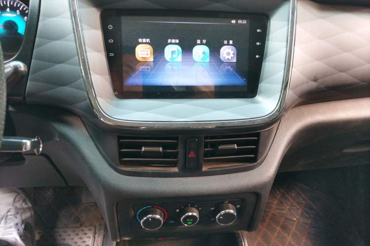 Used Jinbei Gold Hiace 2021 2.0L Passenger Van Travel Lion 6-Seater Audio And AC Panel