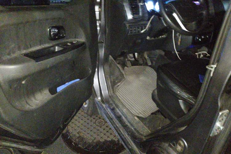 Used Jinbei Gold Hiace 2023 1.5L Passenger Vehicle Engineering Lion 5/6/7 Seater Driver Seat