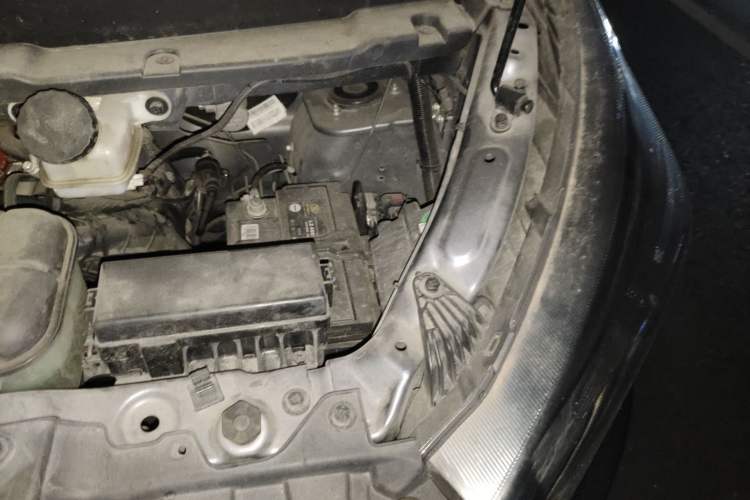 Used Jinbei Gold Hiace 2023 1.5L Passenger Vehicle Engineering Lion 5/6/7 Seater Engine Bay Left