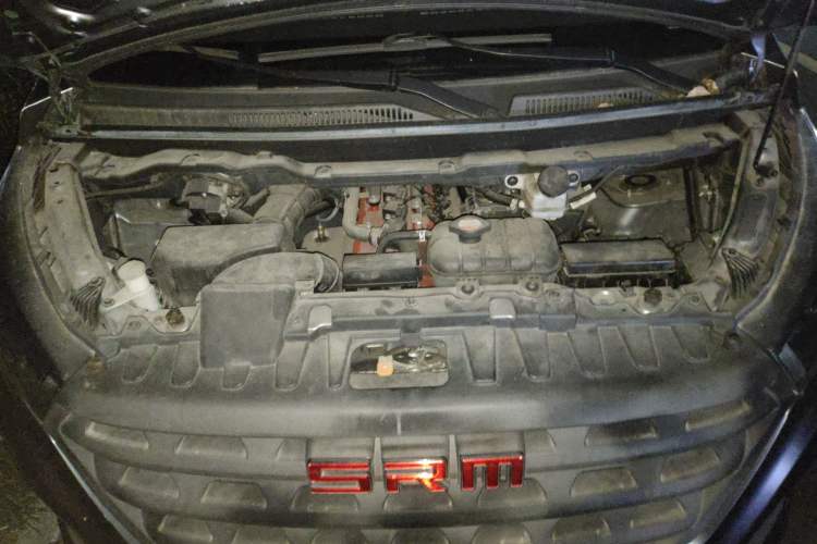 Used Jinbei Gold Hiace 2023 1.5L Passenger Vehicle Engineering Lion 5/6/7 Seater Engine Bay