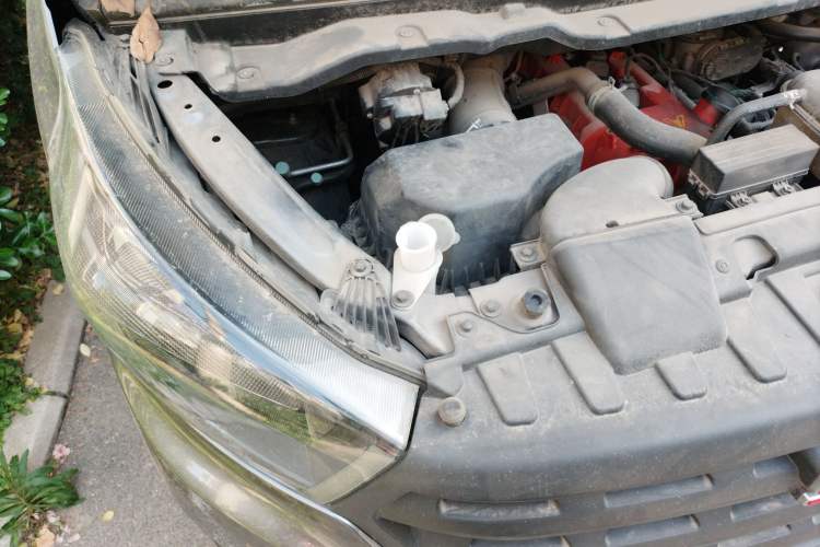 Used Jinbei Gold Hiace 2021 2.0L Passenger Van Travel Lion 6-Seater Engine Bay Right
