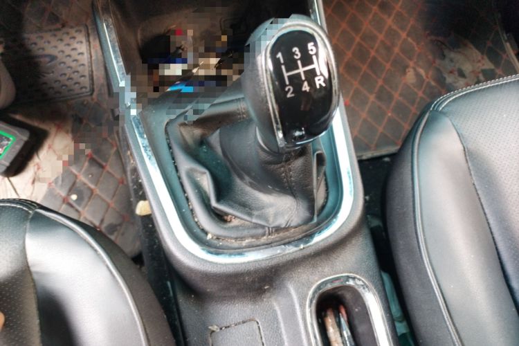 Used Jinbei Gold Hiace 2021 2.0L Passenger Van Travel Lion 6-Seater Gear Lever