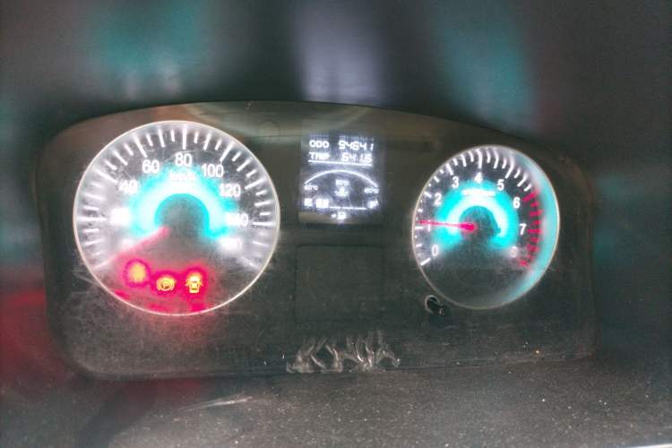 Used Jinbei Gold Hiace 2021 2.0L Passenger Van Travel Lion 6-Seater Odometer Close Up