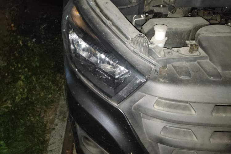 Used Jinbei Gold Hiace 2023 1.5L Passenger Vehicle Engineering Lion 5/6/7 Seater Right Front Headlight