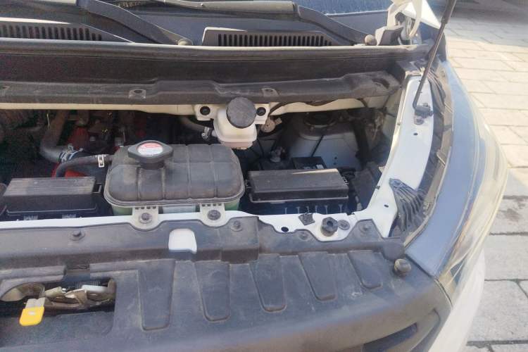 Used Jinbei Gold Hiace 2021 1.6L Box Van Engineering Lion 2-Seater Engine Bay Left