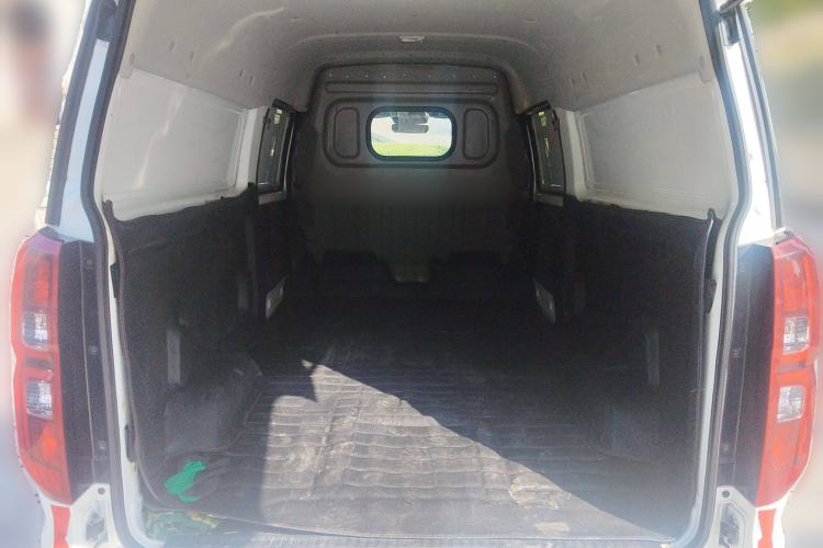 Used Jinbei Gold Hiace 2021 1.6L Box Van Engineering Lion 2-Seater Trunk