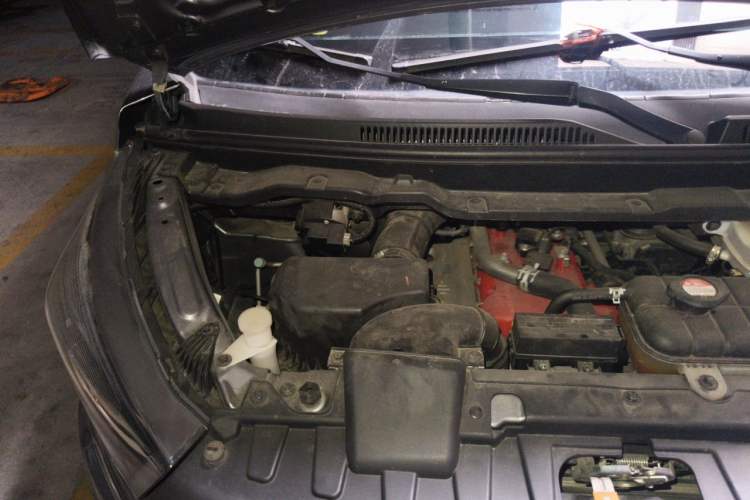 Used Jinbei Gold Hiace 2021 1.5L Passenger Vehicle Engineering Lion 5-Seater Engine Bay Right