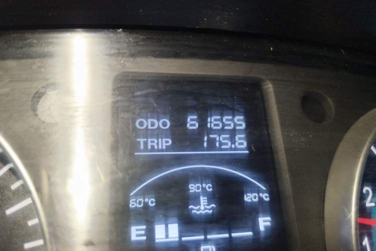 Used Jinbei Gold Hiace 2021 1.5L Passenger Vehicle Engineering Lion 5-Seater Odometer Close Up