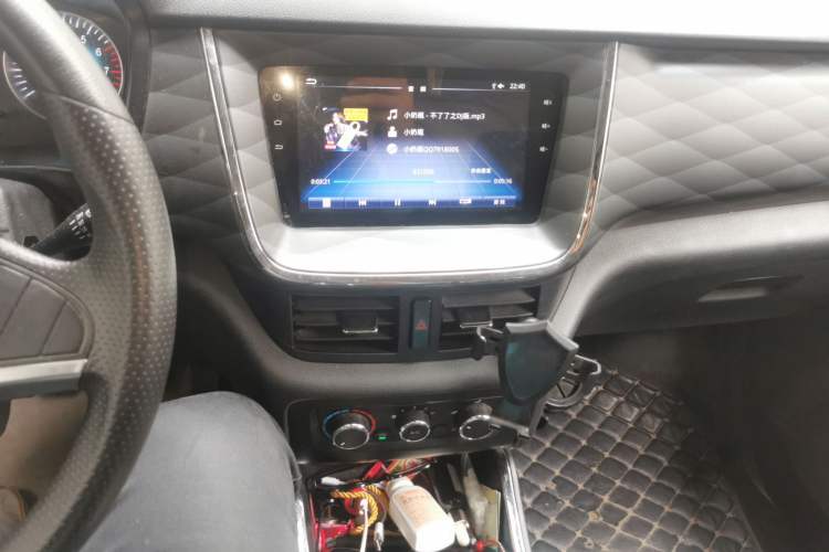 Used Jinbei Gold Hiace 2021 1.5L Passenger Van Travel Lion 7-Seater Audio And AC Panel